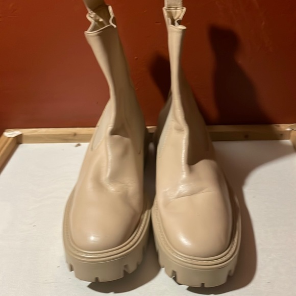 Zara Shoes - EUC Zara boots